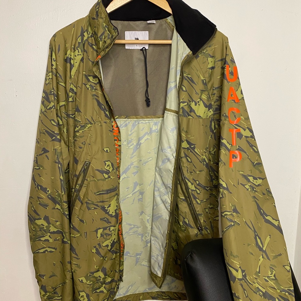 Undefeated Men UACTP Shell Running Jacket (camo)